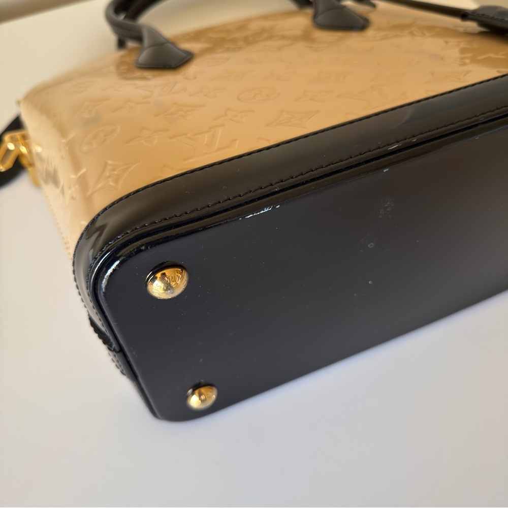 ❤️ AUTHENTIC Louis Vuitton Lockit Beige and Black Vernis Patent Leather LV - Picture 7 of 15